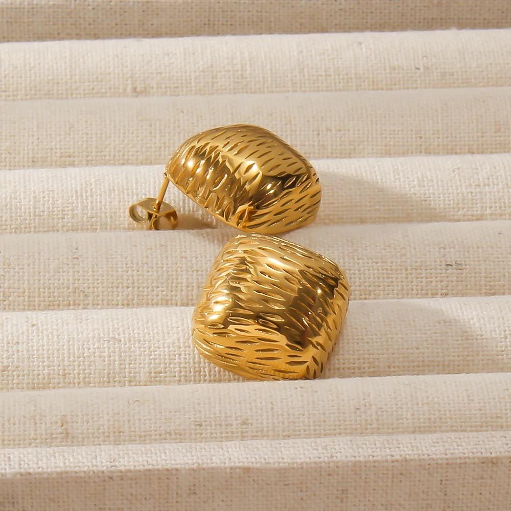 FRENCH STYLE SQUARE HOOPS