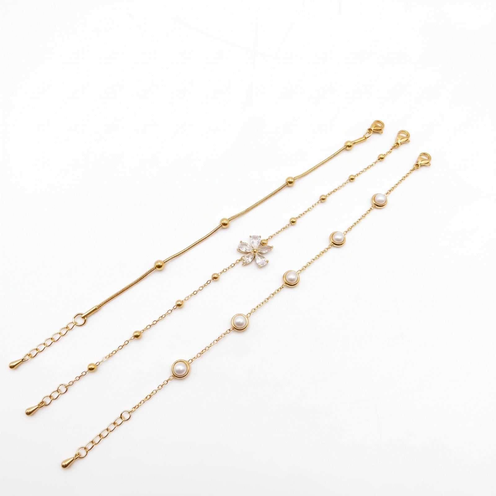 Elegant Pearl & Daisy Charm Bracelet Set hayajewelers.pk