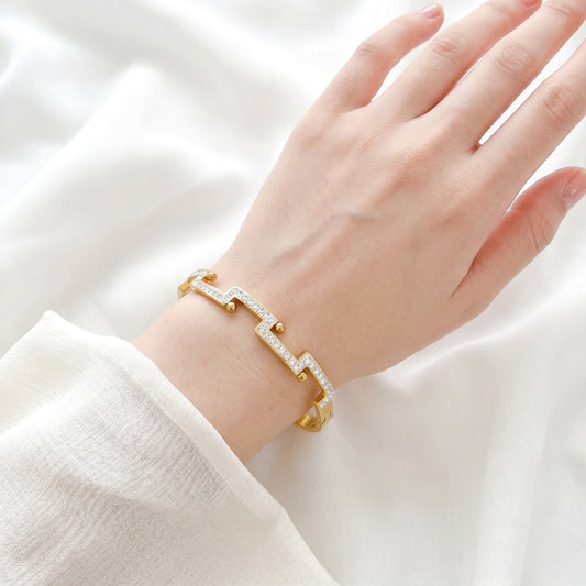 Zig-Zag Sparkling Bangle